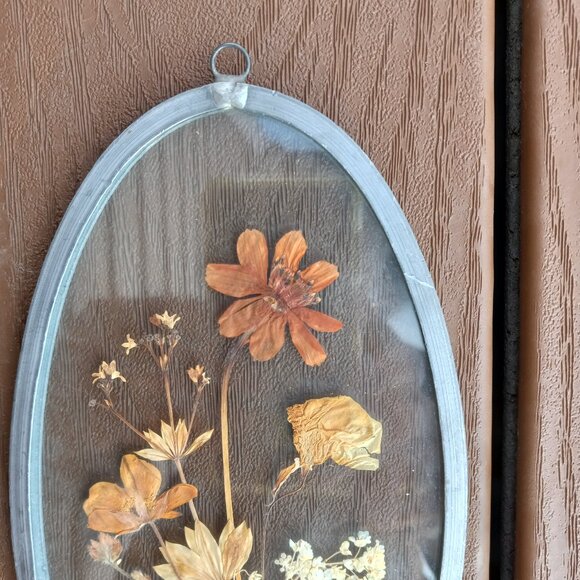 Vintage Dried Pressed Flowers Wall Art Oval Glass Framed - Picture 2 of 13